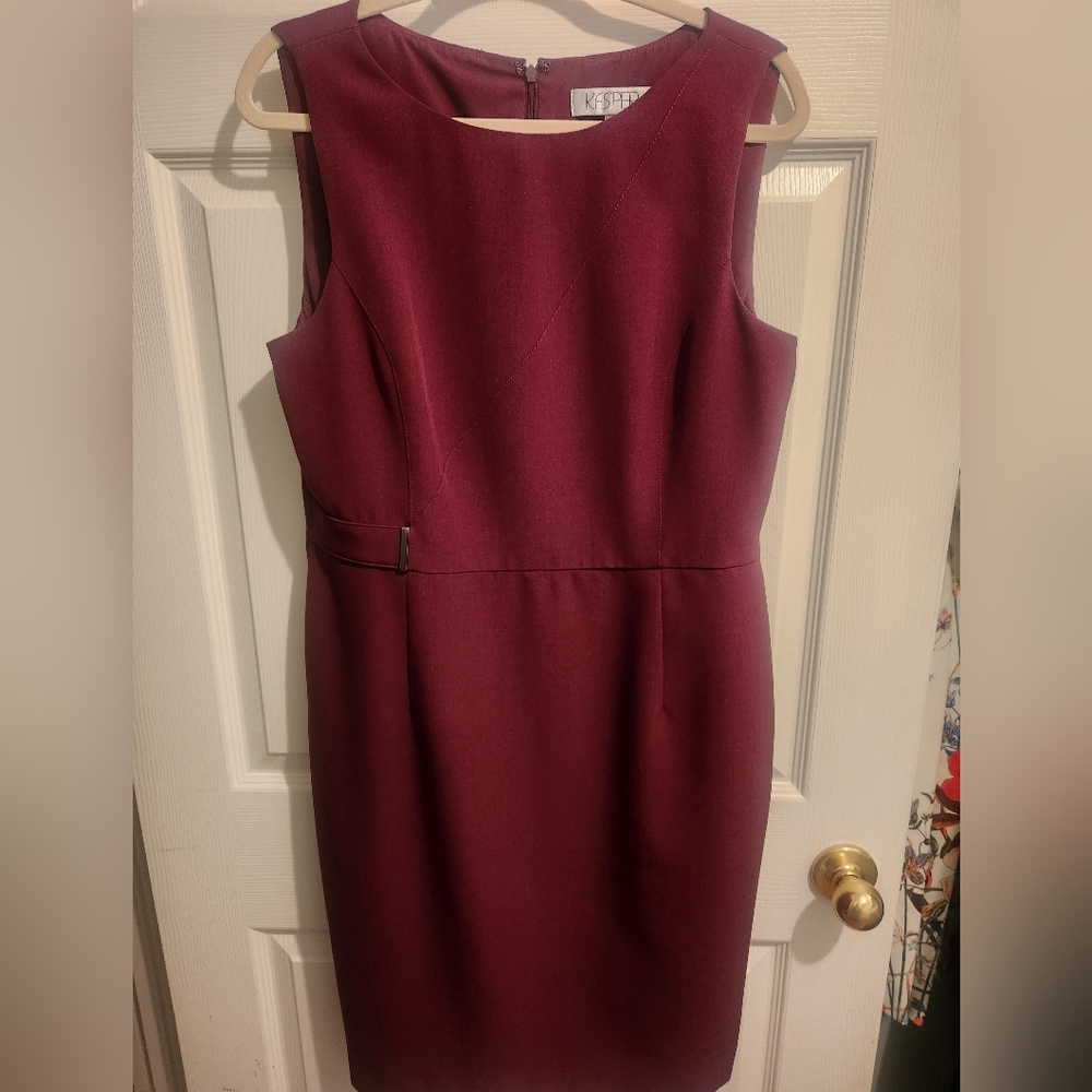 Kasper Classic Sheath In Burgundy